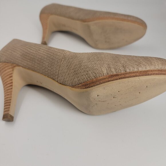 Anne Klein: Tan, Textured Suede Snake Pattern, Platform Heels 7 1/2 M - Picture 5 of 7